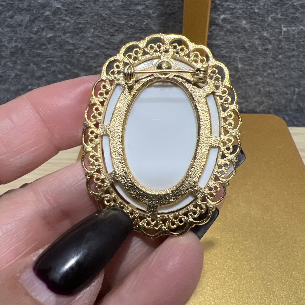 Vintage Gold-Tone Oval Cameo-Style Brooch Pin w/ A Hand-Painted - Picture 4 of 6